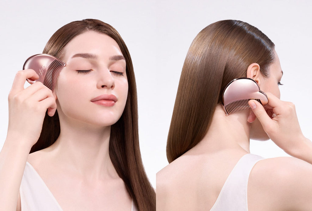 ReFa HEART NEW LOOK combing the front and back of the hair