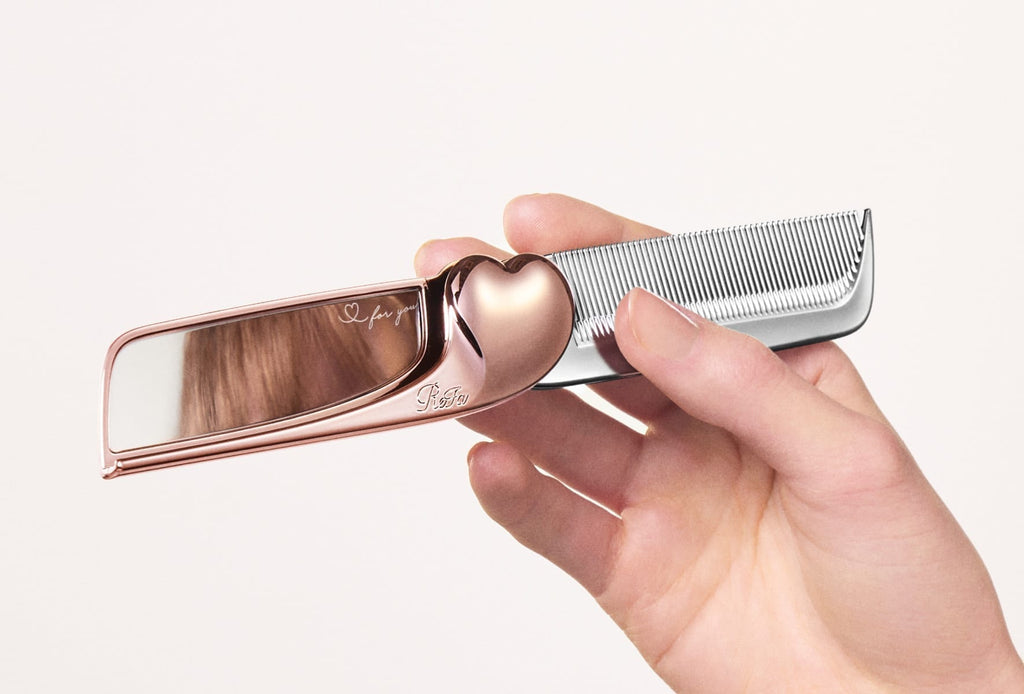 ReFa AIRA MIRROR COMB open in hand