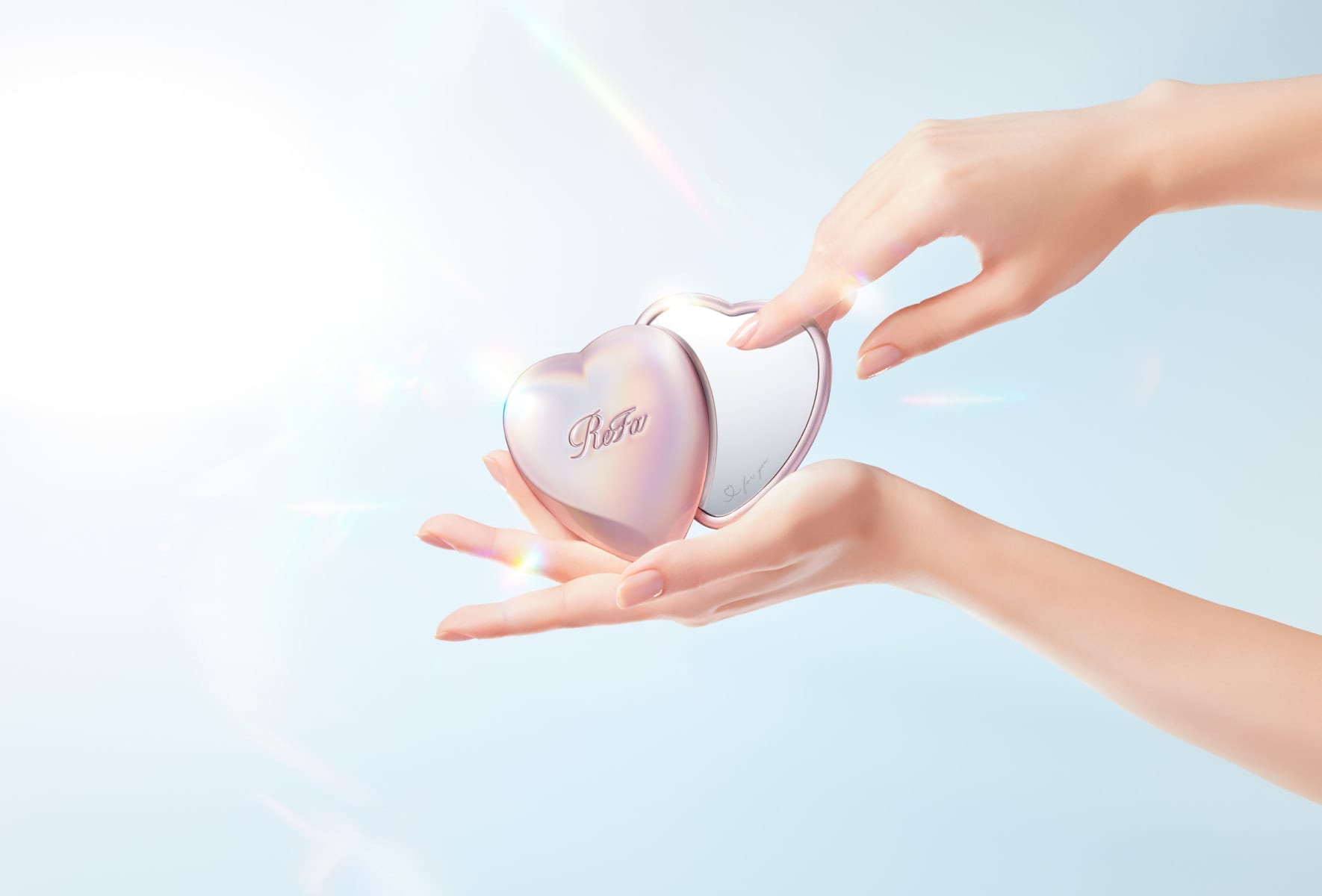 ReFa Heart Mirror with protective case