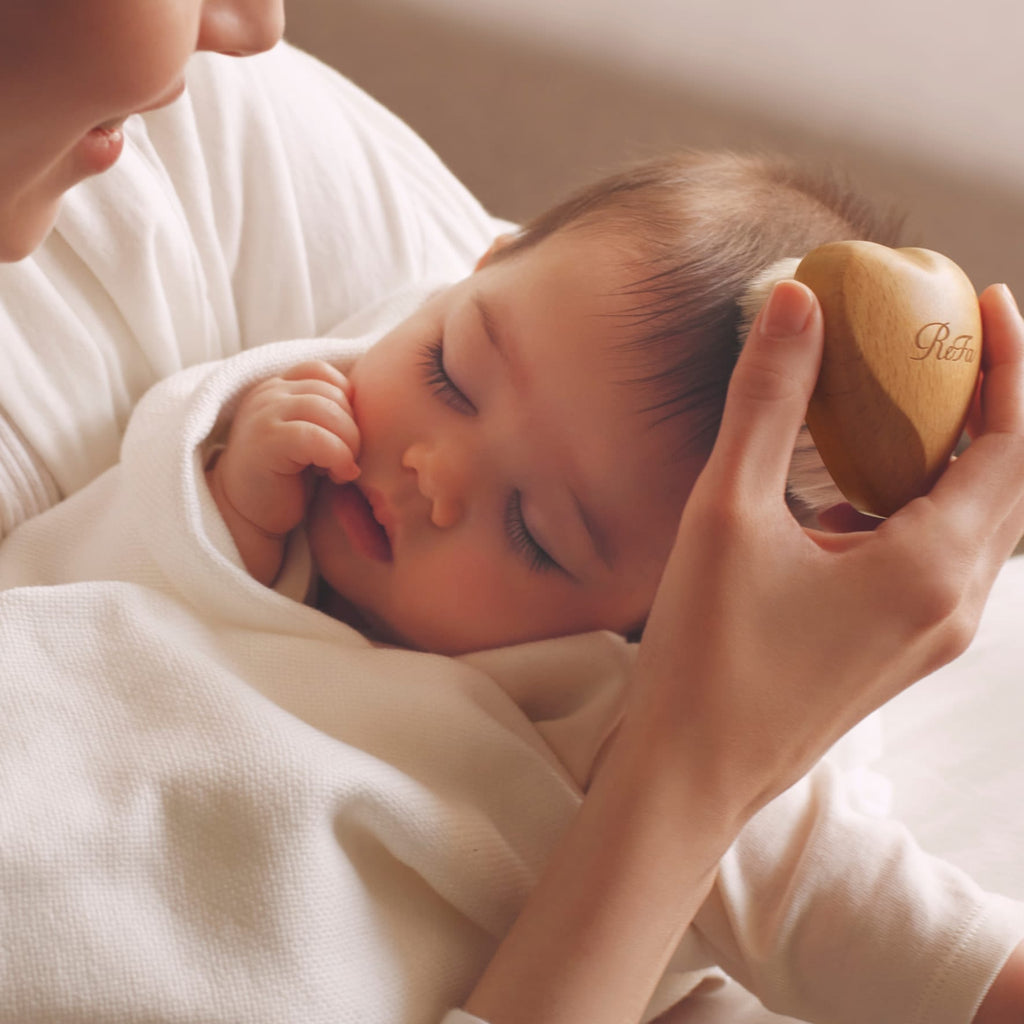 ReFa BABY SLEEPY Heart brush for a sleepy baby
