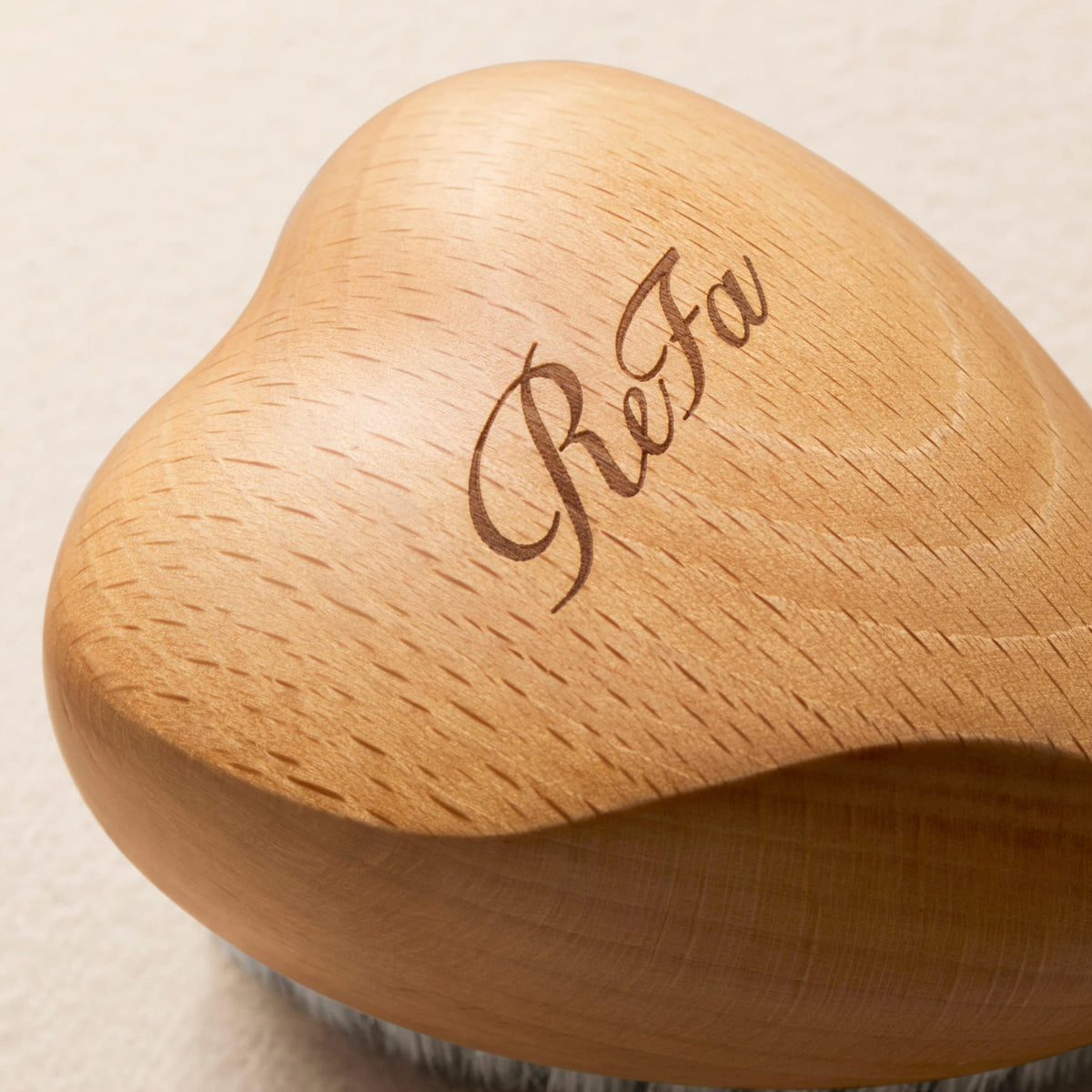 ReFa BABY SLEEPY Heart beech wood close-up
