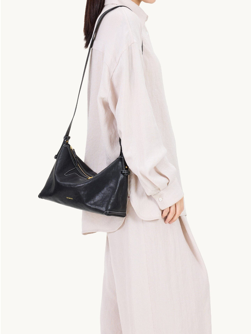 Songmont Large Yore Hobo Bag Onyx - worn on the shoulder, side view