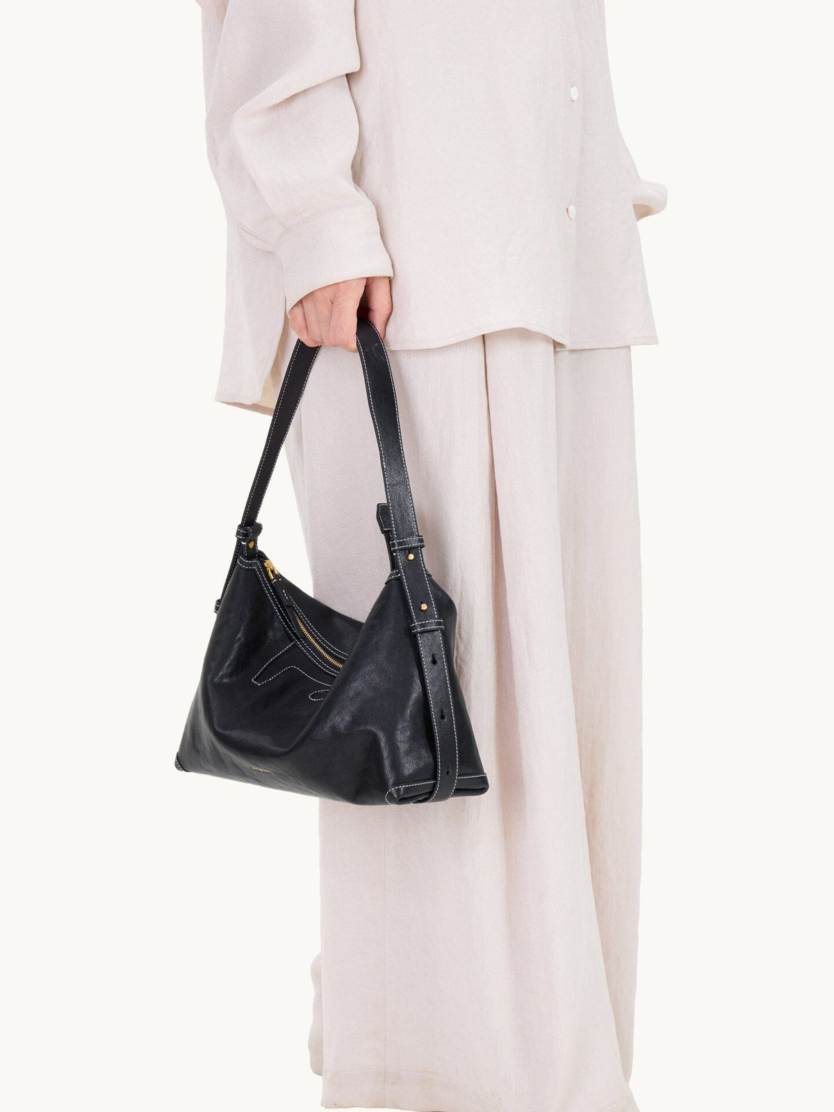 Songmont Large Yore Hobo Bag Onyx - strap held in hand