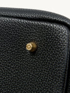 Songmont Large Yore Tote Bag Onyx - close-up of the grain and gold stud at the corner
