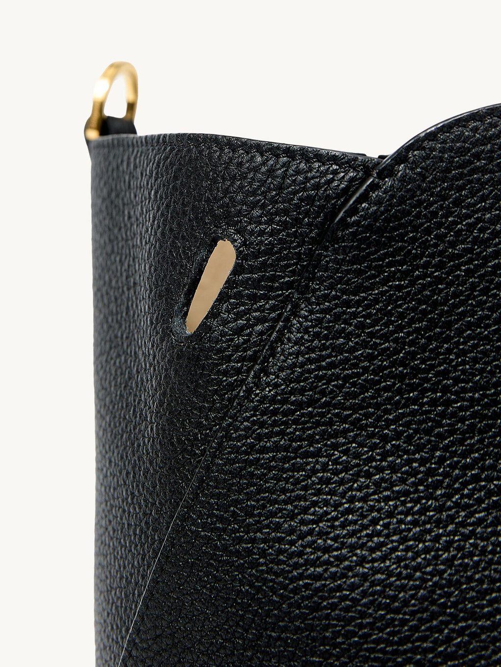 Songmont Large Yore Tote Bag Onyx - side seam and gold ring detail