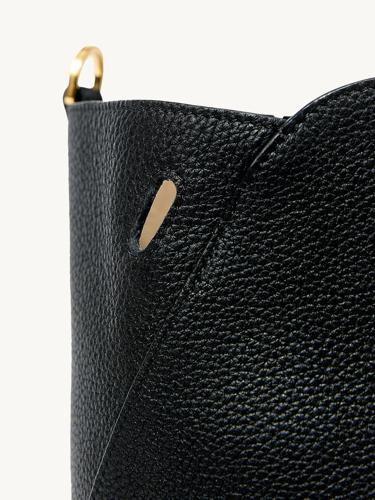 Songmont Large Yore Tote Bag Onyx - side seam and gold ring detail