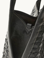 Songmont Lattice Bucket Bag Onyx - handle and interior detail