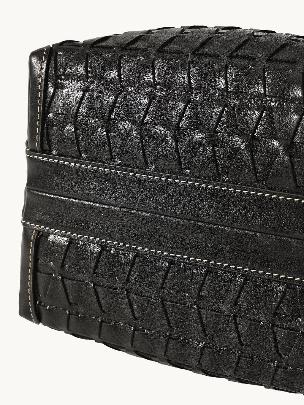 Songmont Lattice Bucket Bag Onyx - woven panel detail