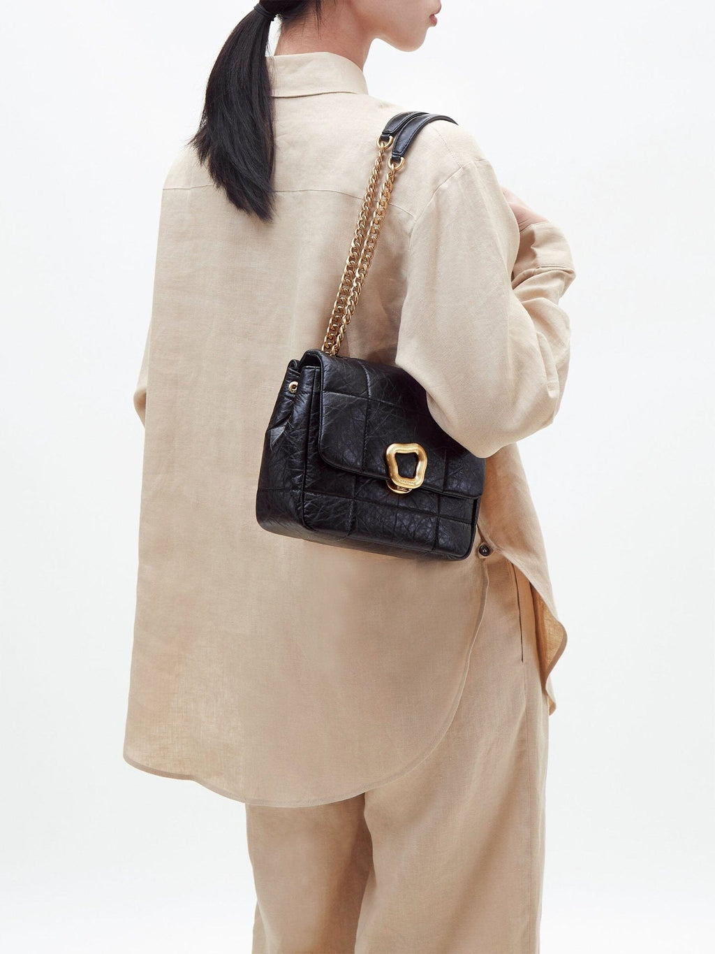 Songmont Medium Chocolate Bag Onyx - worn on the shoulder by its gold chain strap