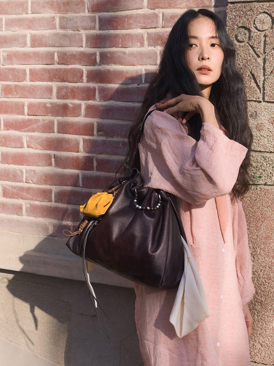 Songmont Medium Gather Bag - Ebony detail view