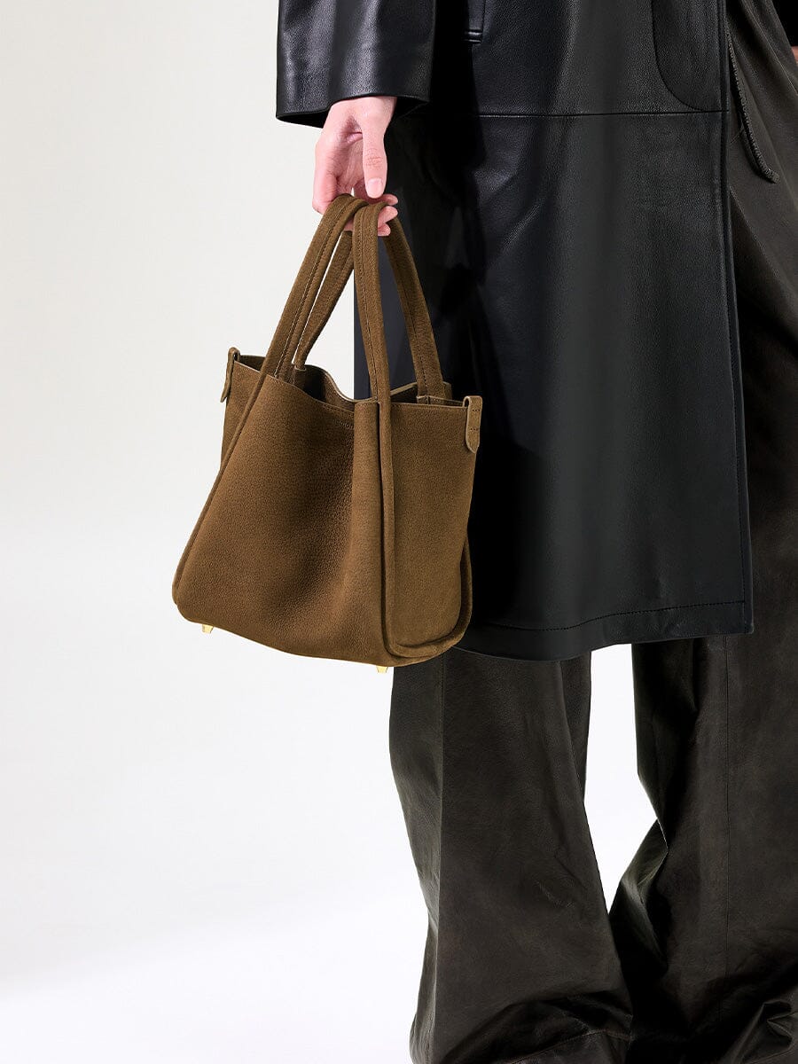 Songmont Medium Song Bag Agarwood carried by the top handles