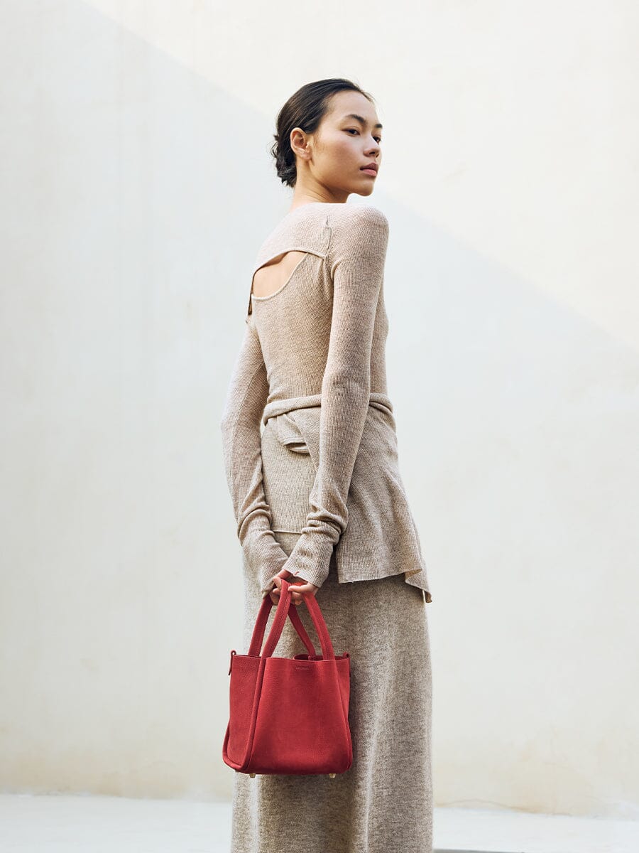 Songmont Medium Song Bag Poppy worn, side profile