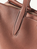 Songmont Medium Yore Duffle Bag Golden Brown - close-up of pebbled leather and handle tab