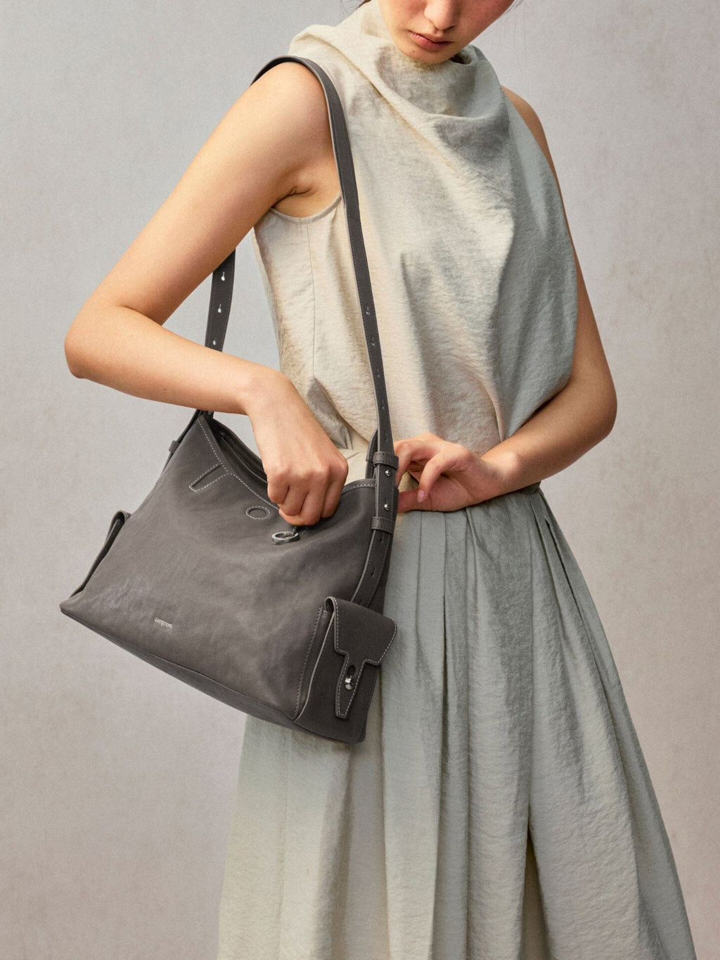 Songmont Medium Yore Hobo Bag Ink Grey detail shot