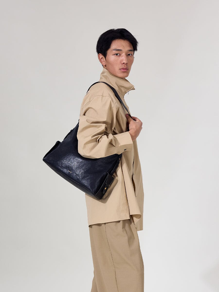 Songmont Medium Yore Hobo Bag Onyx worn on the shoulder