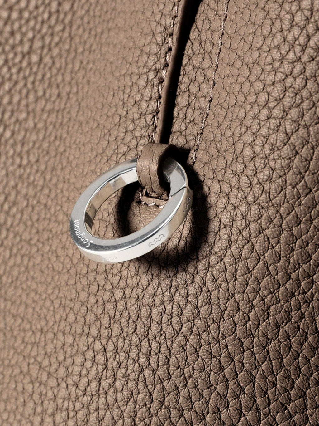 Songmont Medium Yore Shoulder Bag Stone - metal ring detail close-up