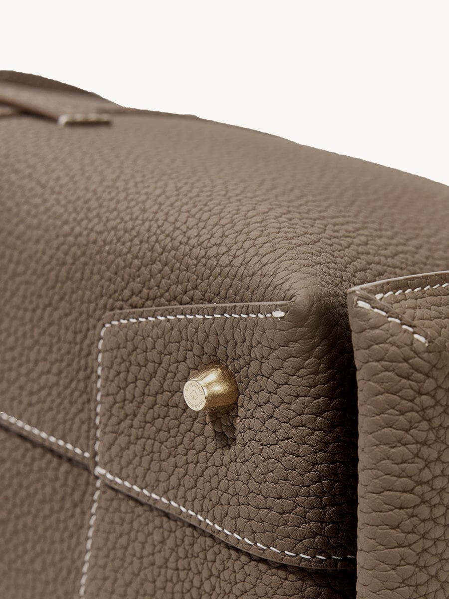 Songmont Mini Drippy Roof Bag Taupe - leather grain and hardware close-up