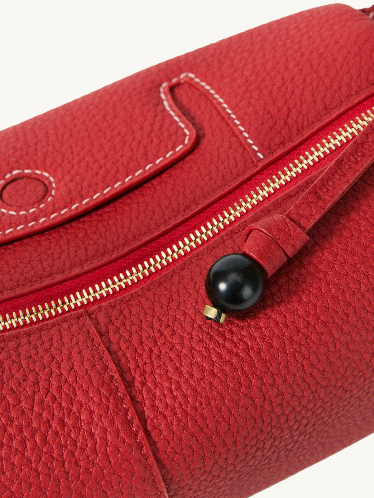Songmont Mini Yore Camera Bag Lucky Red - close-up of the zip with black bead pull