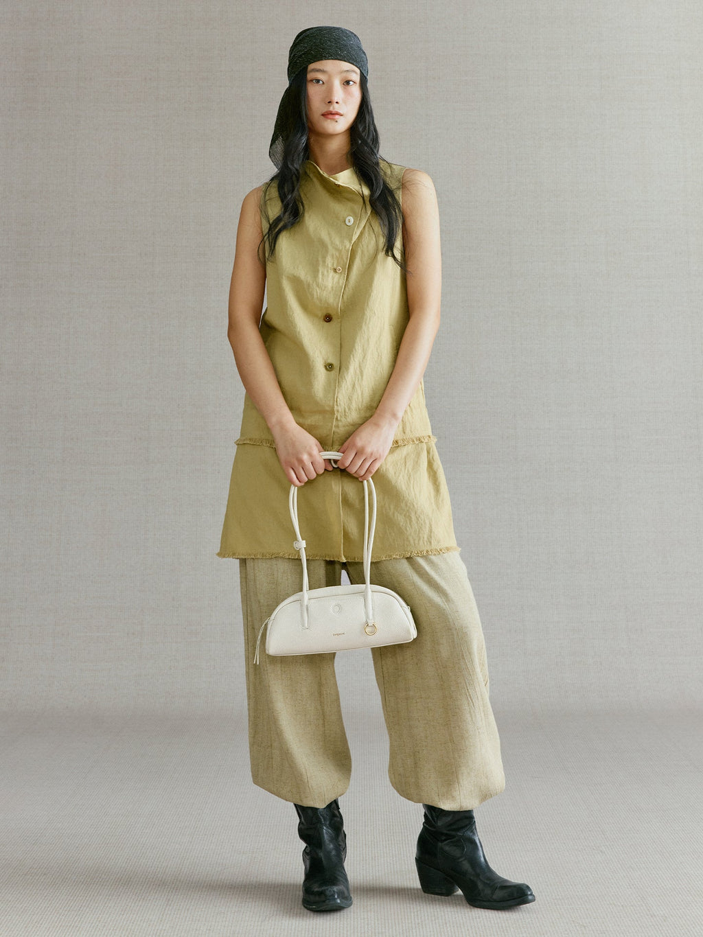 Songmont Mini Yore Toast Bag Cloud - carried in front by the straps