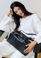 MONOROW Arc Bag - Black styled look 3