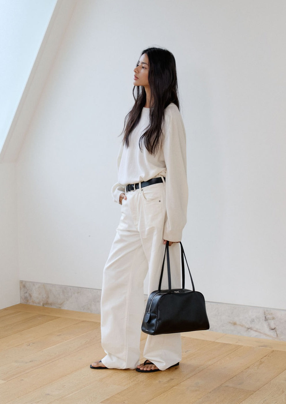 MONOROW Arc Bag - Black styled look 5