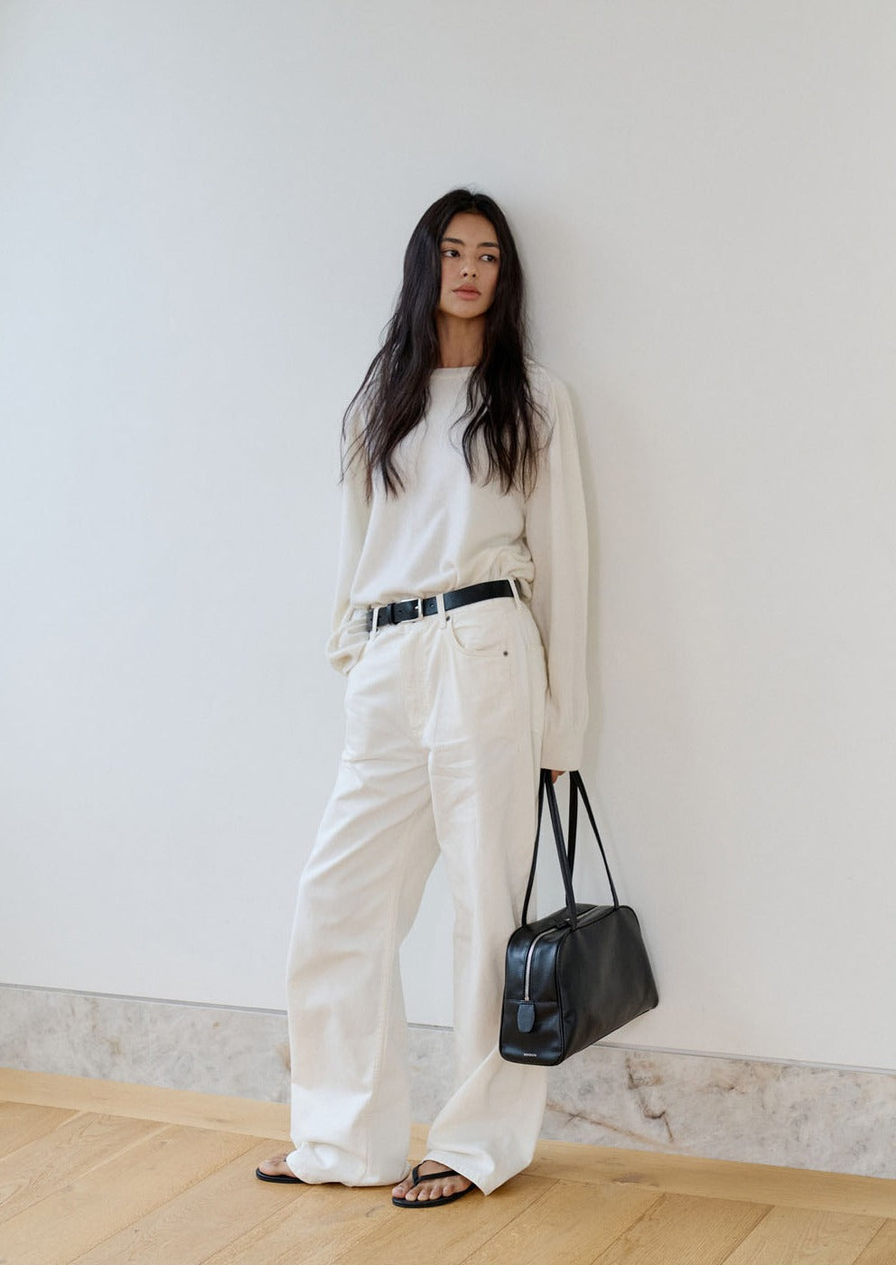 MONOROW Arc Bag - Black styled look 8