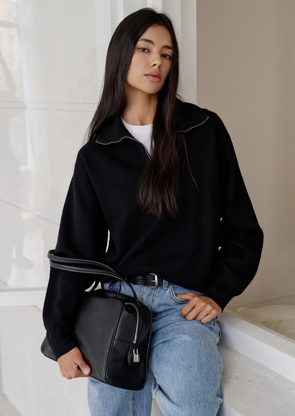 MONOROW Arc Bag - Black styled look 13