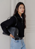 MONOROW Arc Bag - Black styled look 15