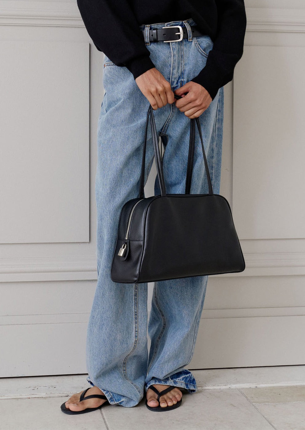 MONOROW Arc Bag - Black styled look 16