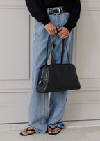 MONOROW Arc Bag - Black styled look 16