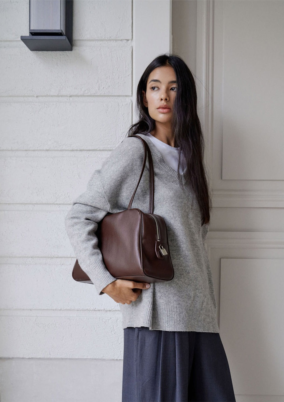 MONOROW Arc Bag - Burgundy styled look 2