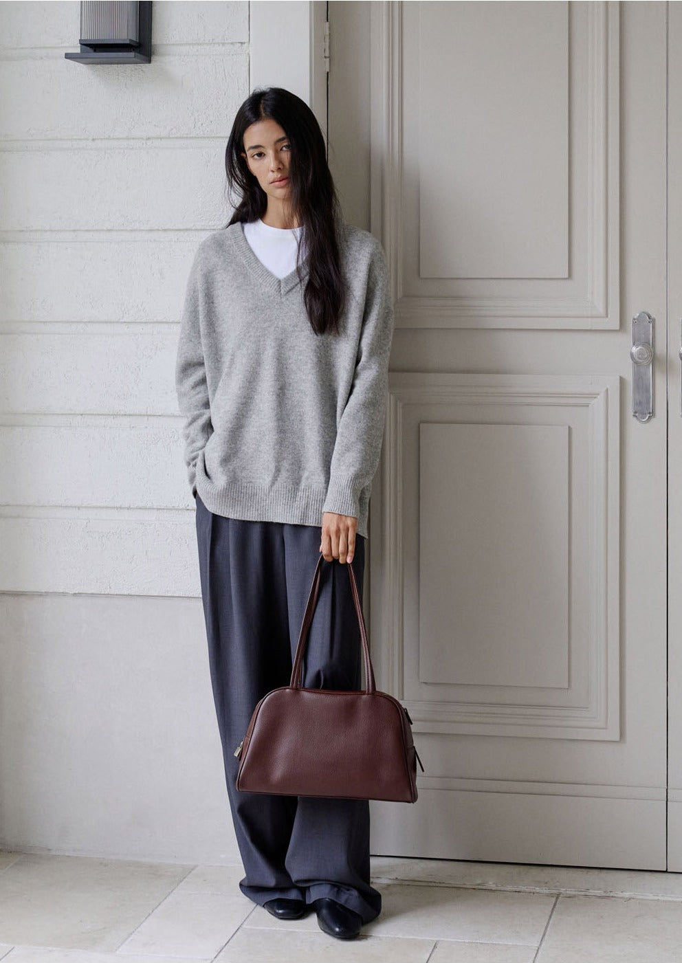 MONOROW Arc Bag - Burgundy styled look 3