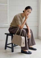 MONOROW Arc Bag - Etoupe styled look 2