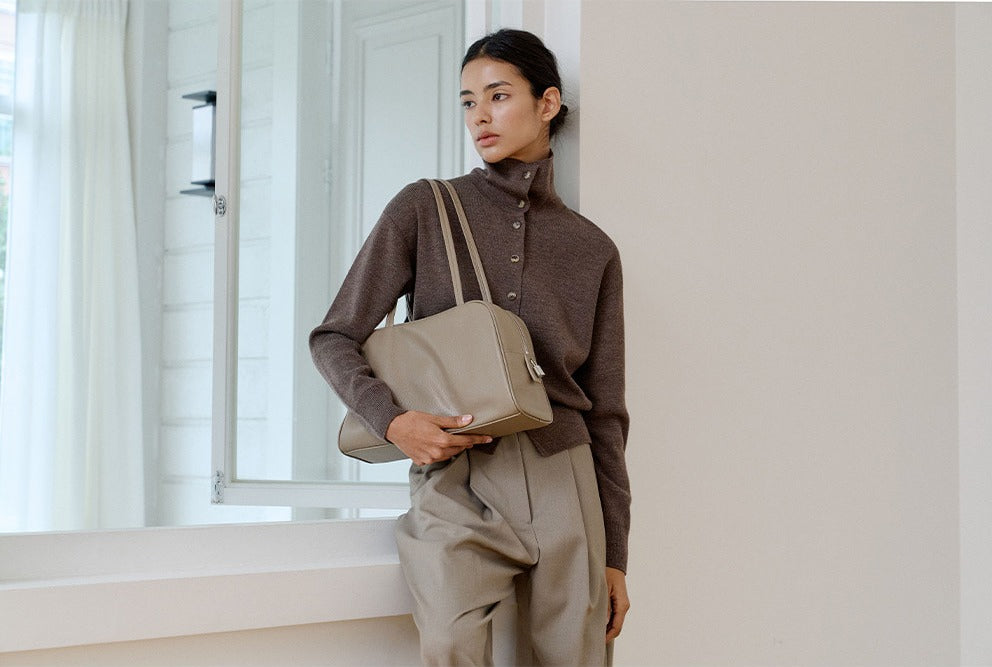 MONOROW Arc Bag - Etoupe styled look 5