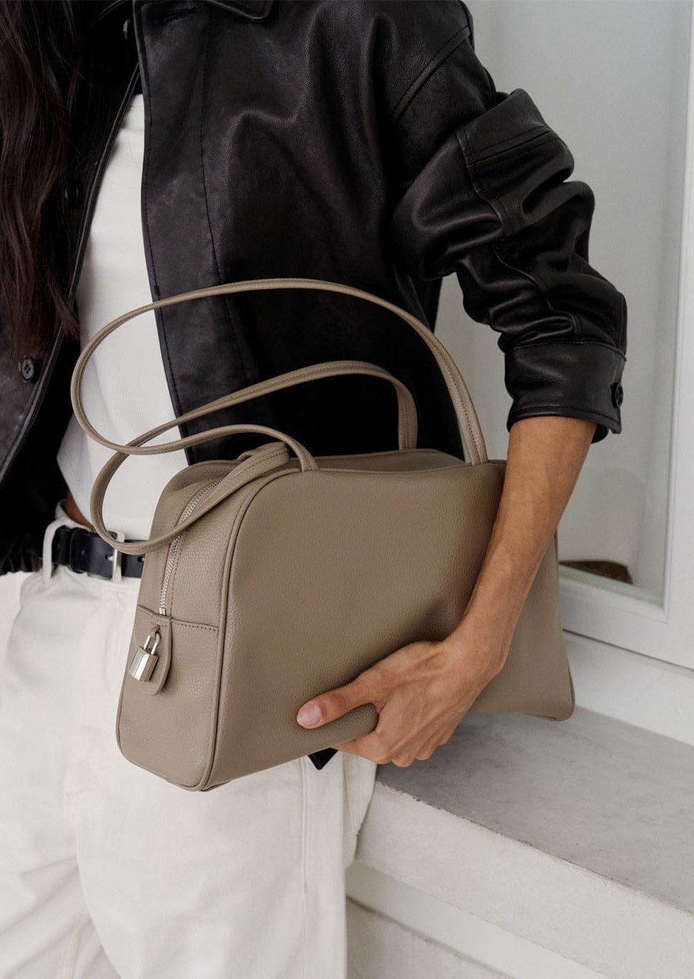 MONOROW Arc Bag - Etoupe styled look 9