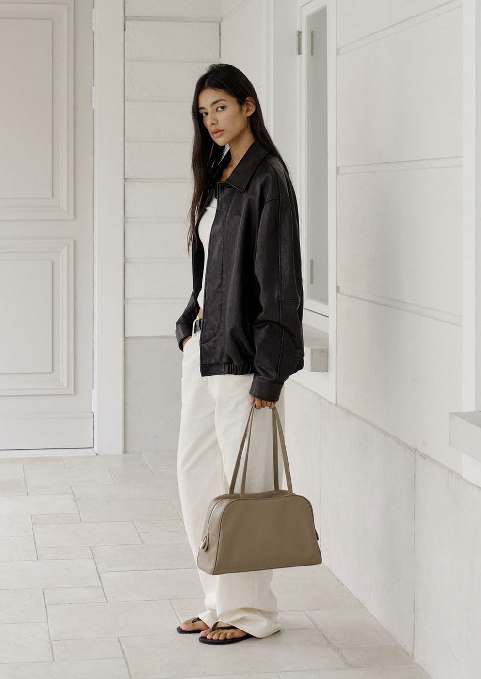 MONOROW Arc Bag - Etoupe styled look 10