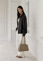 MONOROW Arc Bag - Etoupe styled look 10