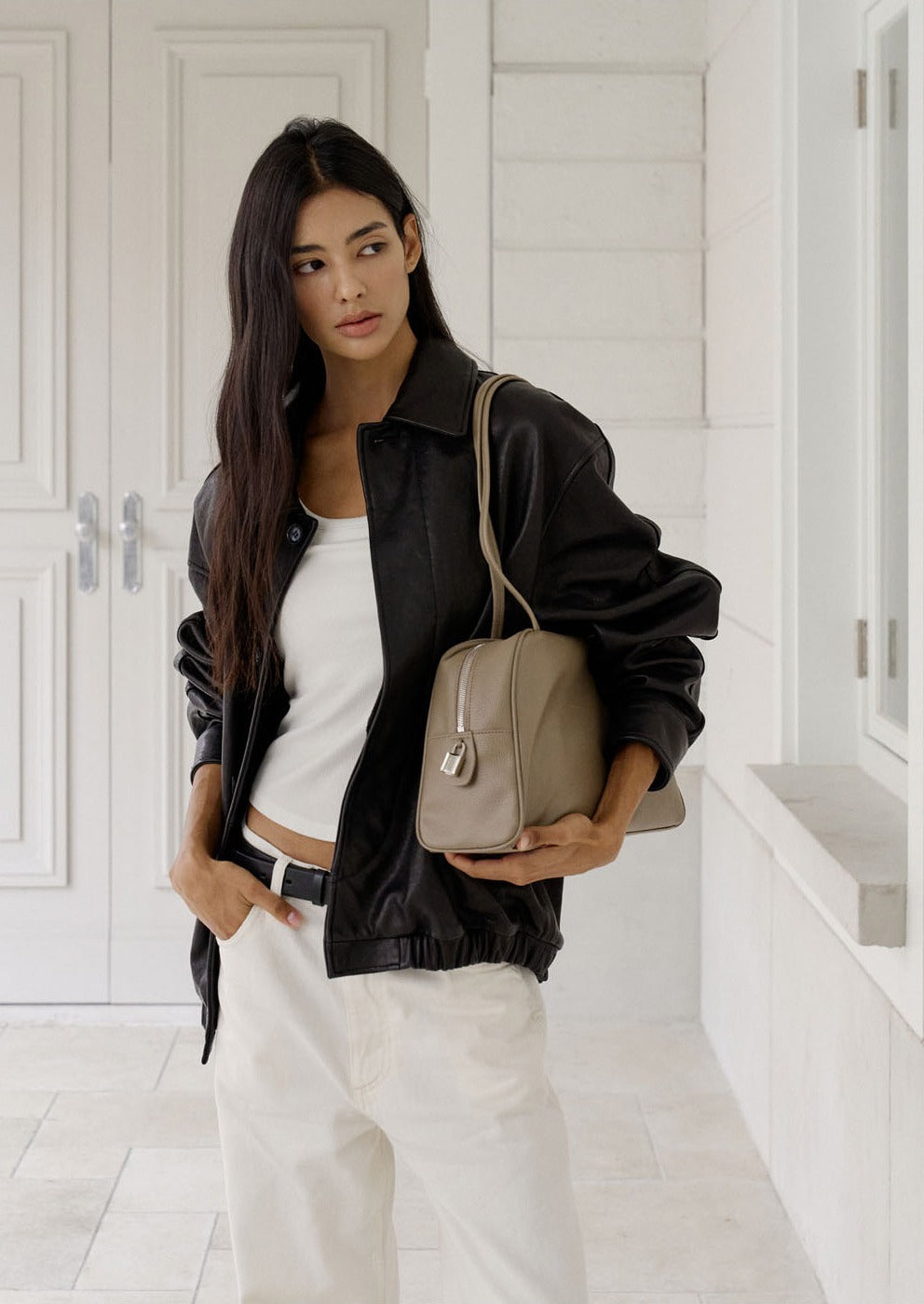 MONOROW Arc Bag - Etoupe styled look 11