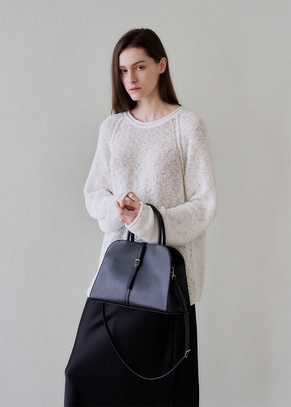 MONOROW Blanc Medium Bag - Black styled look 2