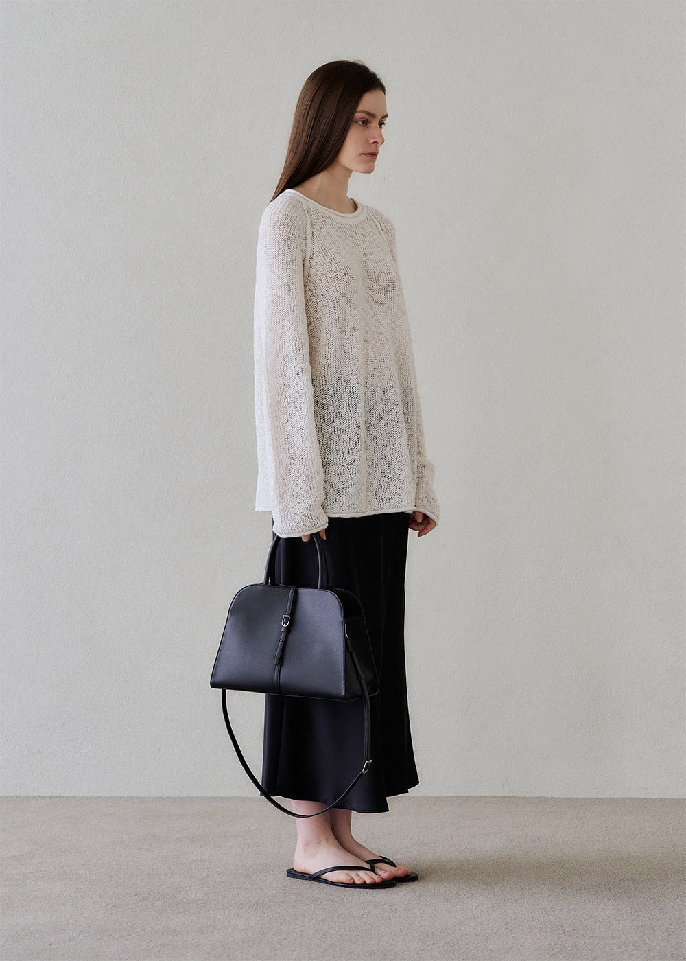 MONOROW Blanc Medium Bag - Black styled look 5