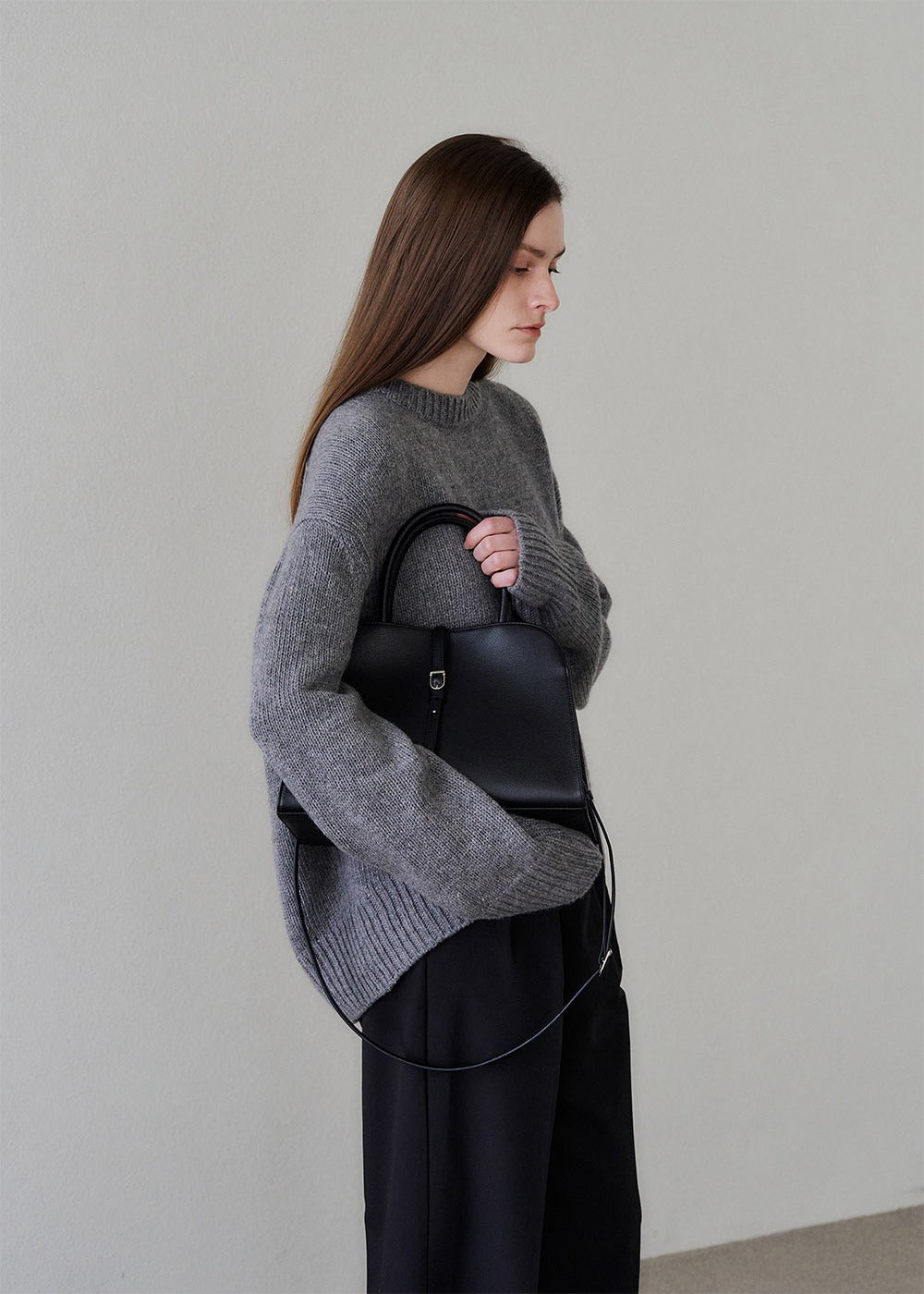 MONOROW Blanc Medium Bag - Black styled look 8