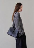 MONOROW Blanc Medium Bag - Black styled look 9