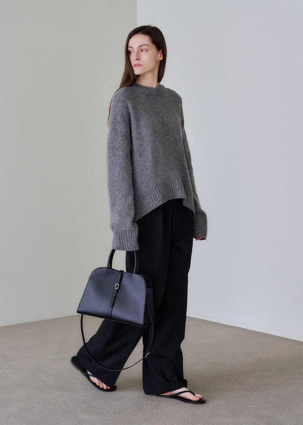 MONOROW Blanc Medium Bag - Black styled look 10