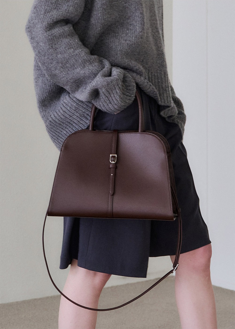 MONOROW Blanc Medium Bag - Burgundy Brown styled look 3