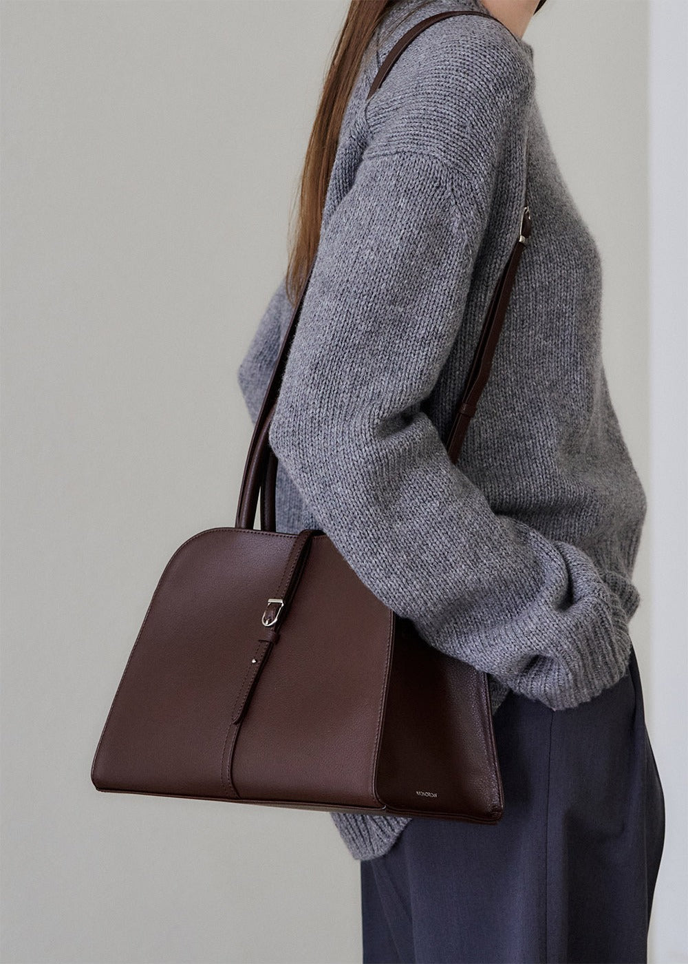 MONOROW Blanc Medium Bag - Burgundy Brown styled look 6