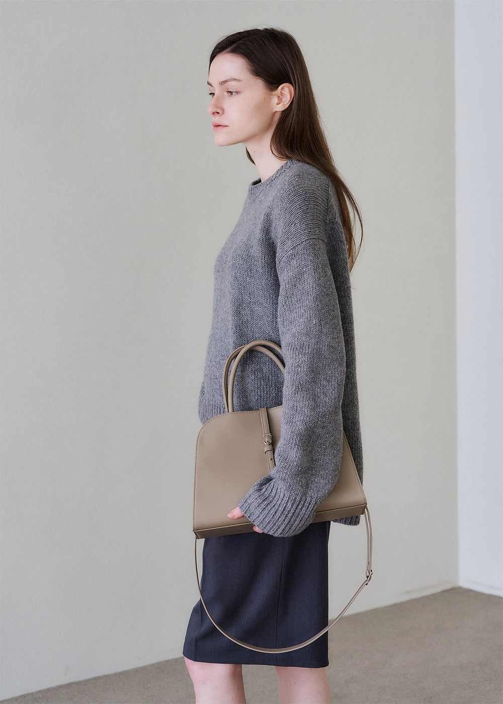 MONOROW Blanc Medium Bag - Etoupe styled look 2