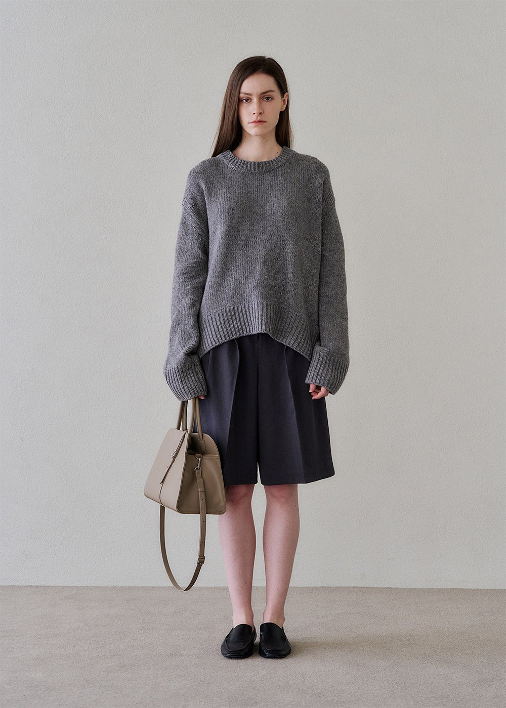 MONOROW Blanc Medium Bag - Etoupe styled look 4