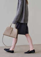 MONOROW Blanc Medium Bag - Etoupe styled look 5