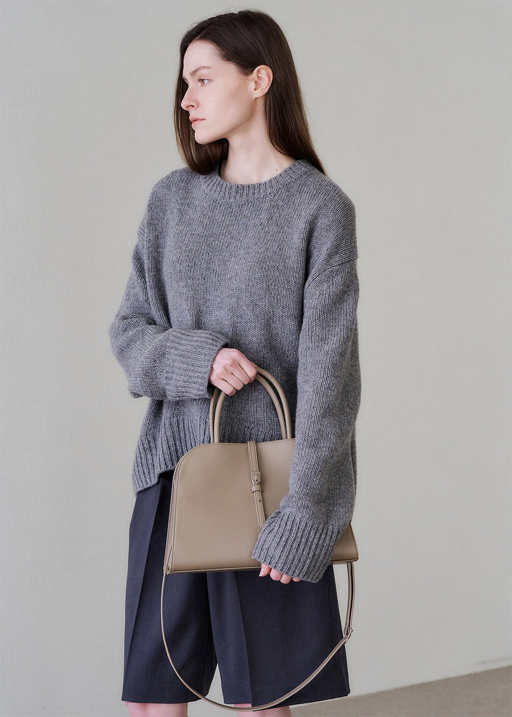 MONOROW Blanc Medium Bag - Etoupe styled look 6