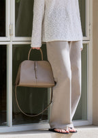 MONOROW Blanc Medium Bag - Etoupe styled look 10